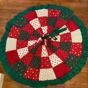 Quilted tree skirt